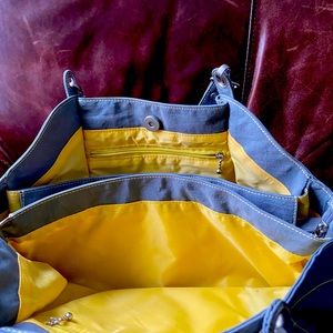 Baggallini small purse. Perfect for everyday use.